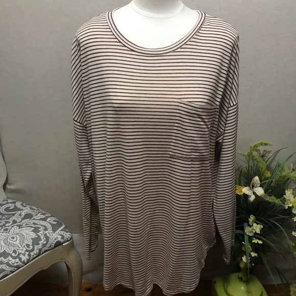 Old Navy Log Sleeve Tee L - Picture 1 of 4
